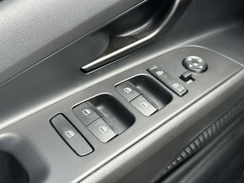 Used 2025 Hyundai Elantra Sport FWD image 17