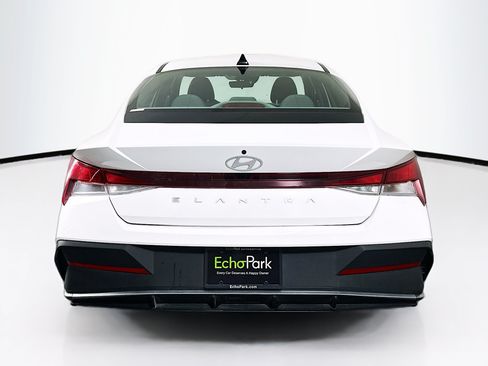 Used 2024 Hyundai Elantra SEL FWD image 7