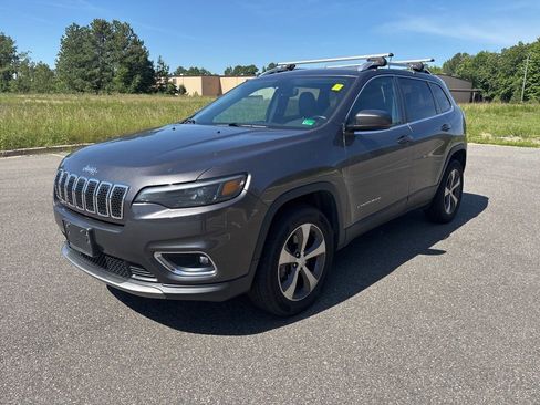 Used 2019 Jeep Cherokee Limited AWD/4WD image 3