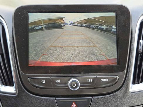 Used 2018 Chevrolet Malibu Premier w/ Premier Sun and Wheel Package image 18