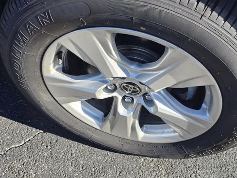 Used 2021 Toyota RAV4 XLE w/ Carpet Mat Package (TMS) image 13