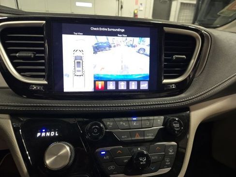 Used 2021 Chrysler Pacifica Touring-L w/ Premium & Safety Sphere Group AWD/4WD image 16