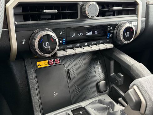 Used 2025 Toyota Tacoma Limited AWD/4WD image 16