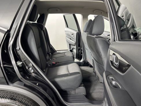 Used 2019 Nissan Rogue SV w/ Premium Package FWD image 41