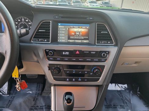 Used 2017 Hyundai Sonata SE image 25