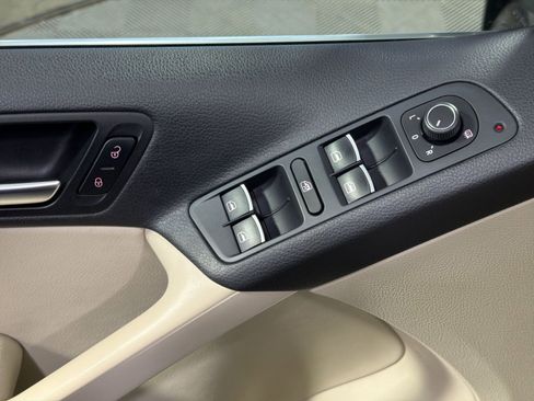 Used 2016 Volkswagen Tiguan SE image 36