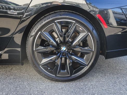 Used 2025 BMW 750e xDrive w/ Premium Package image 8