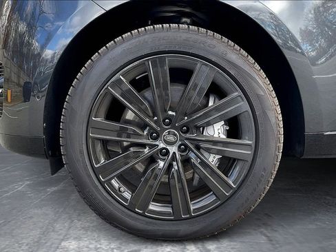 Used 2025 Land Rover Range Rover Long Wheelbase SE image 13