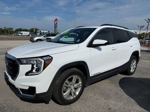 Used 2022 GMC Terrain SLE w/ Driver Convenience Package AWD/4WD image 3