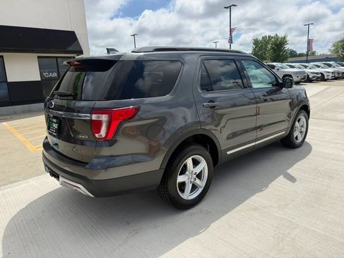Used 2017 Ford Explorer XLT AWD/4WD image 16