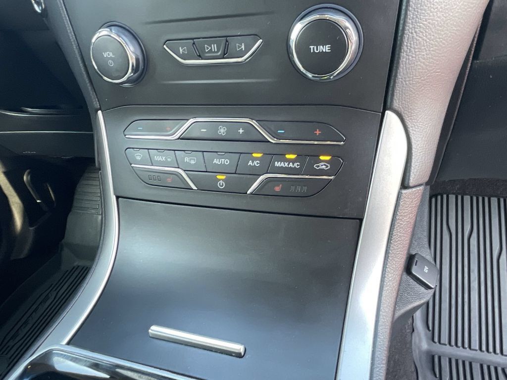 Used 2020 Ford Edge SEL w/ Convenience Package AWD/4WD image 28
