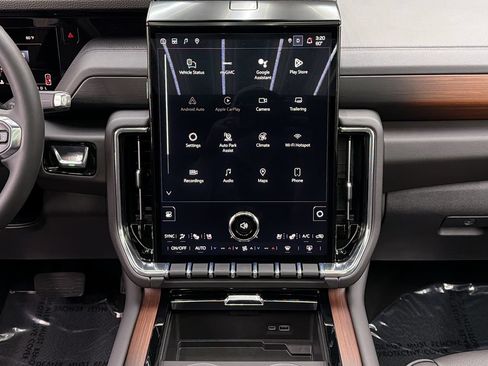 Used 2026 GMC Yukon Denali w/ Sun & Power Step Package AWD/4WD image 18