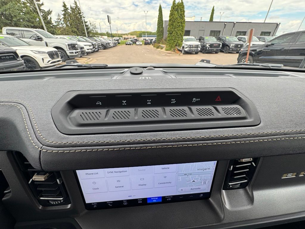 Used 2025 Ford Bronco Badlands AWD/4WD image 29