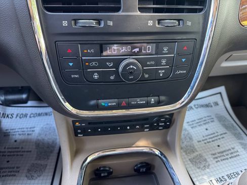 Used 2013 Chrysler Town & Country Touring-L w/ Entertainment Group #2 FWD image 51