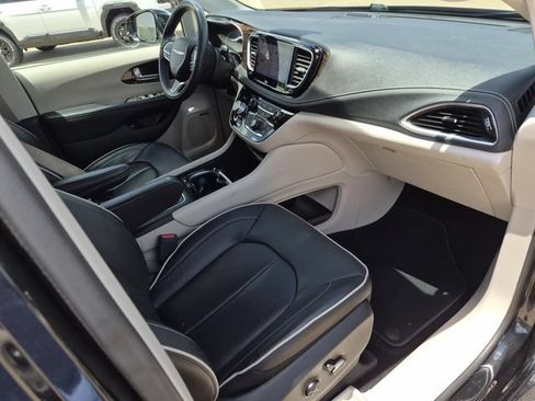 Used 2022 Chrysler Pacifica Limited FWD image 12