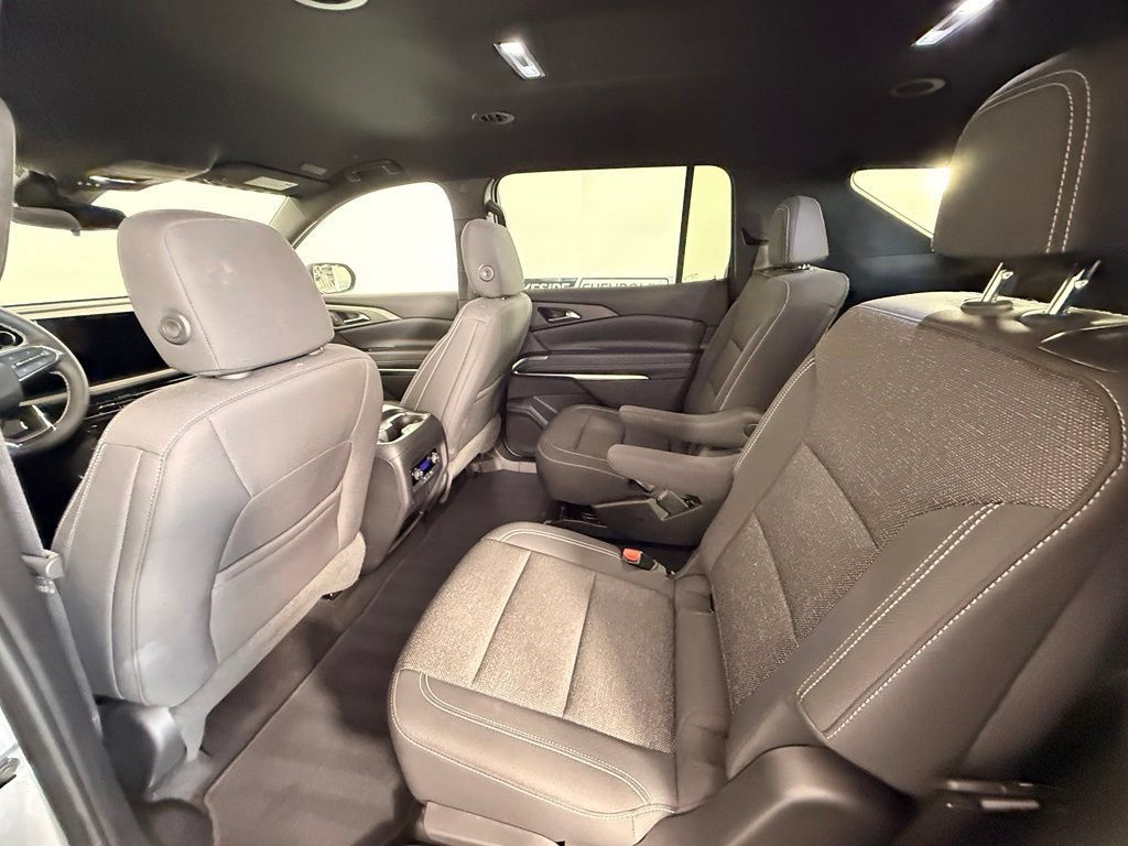 Used 2025 Chevrolet Traverse LT AWD/4WD image 21
