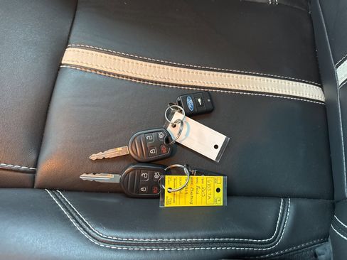 Used 2013 Ford Mustang GT Premium w/ Comfort Pkg image 31