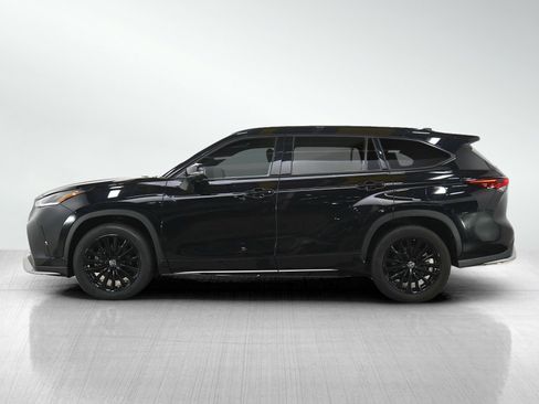 Used 2025 Toyota Highlander XSE AWD/4WD image 2