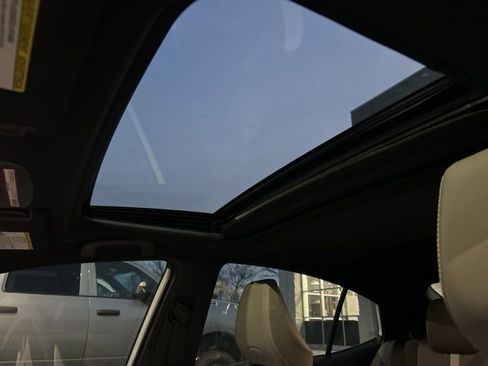 Used 2025 Toyota Camry SE w/ Convenience Package image 8