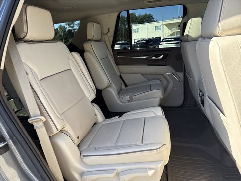 Used 2022 GMC Yukon Denali w/ Advanced Technology Package image 24