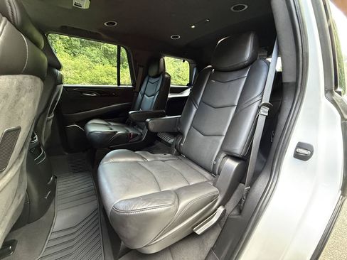 Used 2019 Cadillac Escalade Platinum AWD/4WD image 28