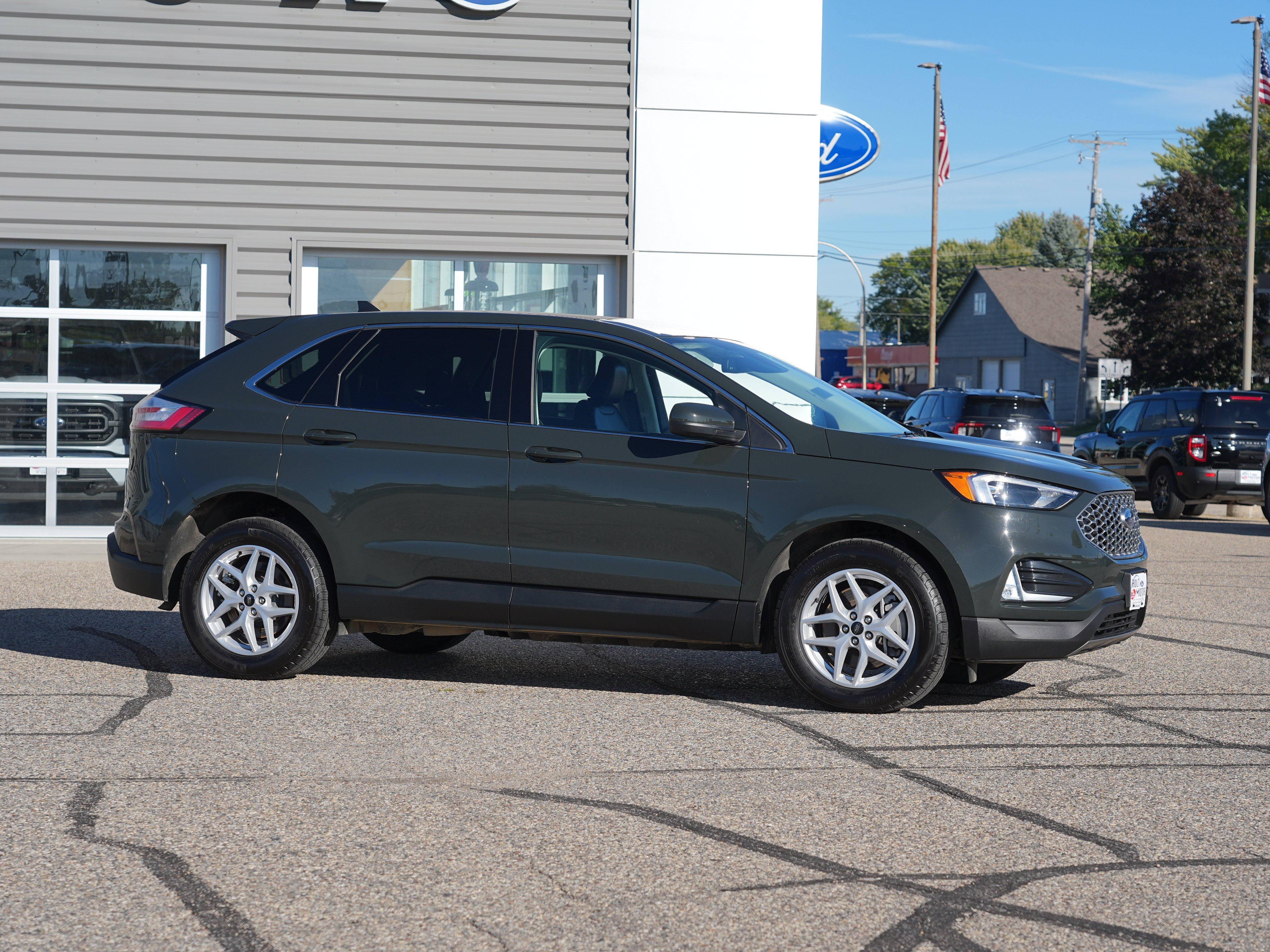 Used 2024 Ford Edge SEL w/ Convenience Package AWD/4WD image 2