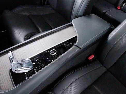 Certified 2024 Volvo XC90 T8 Ultimate w/ Protection Package Premier image 13