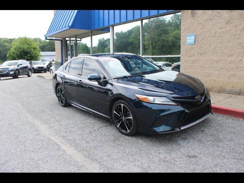 Used 2019 Toyota Camry XSE FWD image 1