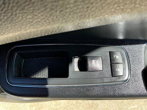 Used 2015 Chrysler 300 S image 30