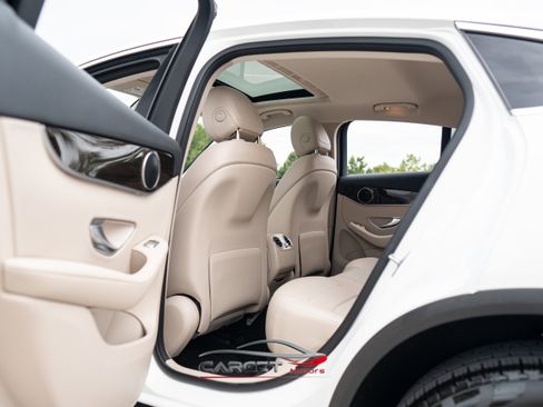 Used 2020 Mercedes-Benz GLC 300 4MATIC image 21