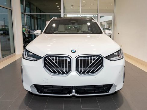 Used 2025 BMW X3 xDrive30i w/ Premium Package image 2