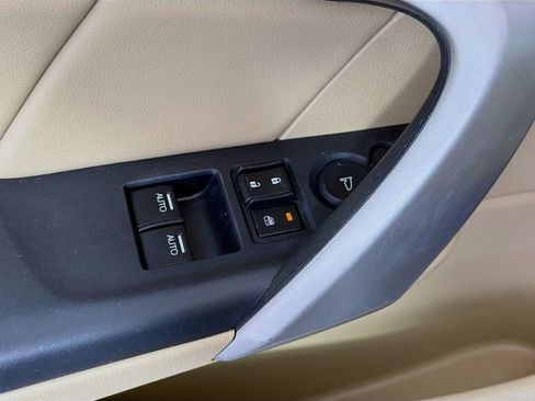 Used 2010 Honda Accord EX-L image 18