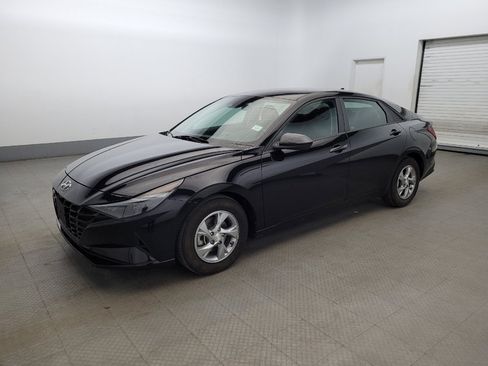 Used 2023 Hyundai Elantra SE image 2