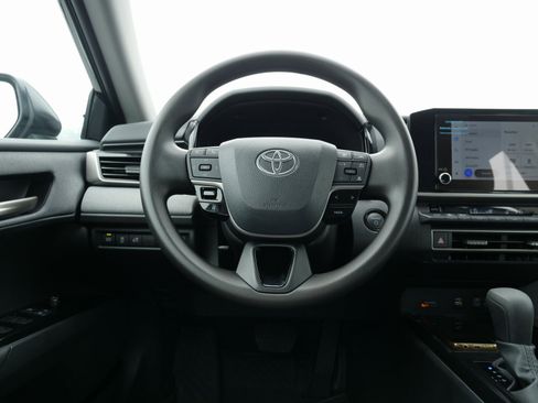 Used 2025 Toyota Camry LE image 18