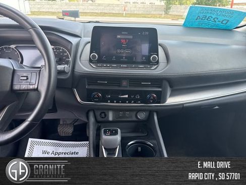 Used 2025 Nissan Rogue SV AWD/4WD image 17