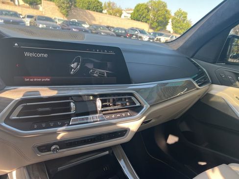 Used 2020 BMW X5 xDrive40i w/ M Sport Package image 16
