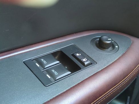 Used 2014 Dodge Challenger R/T image 24