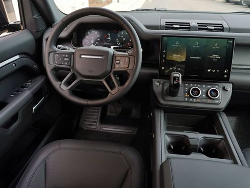 Used 2026 Land Rover Defender 130 X-Dynamic SE AWD/4WD image 15