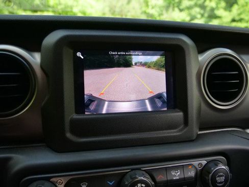 Used 2022 Jeep Gladiator Sport AWD/4WD image 16