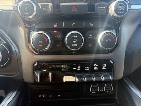 Used 2019 RAM 1500 Big Horn AWD/4WD image 16