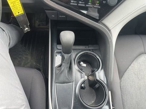 Used 2020 Toyota Camry LE FWD image 13