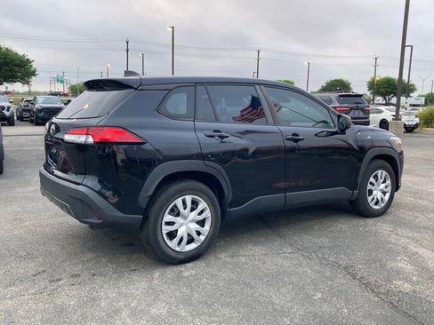 Used 2022 Toyota Corolla Cross L image 4