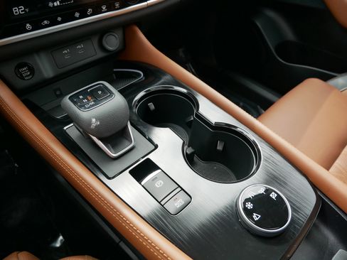 Used 2025 Nissan Rogue Platinum image 24