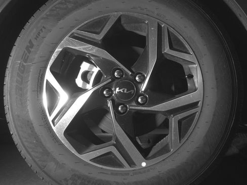 Used 2025 Kia Sportage LX image 14