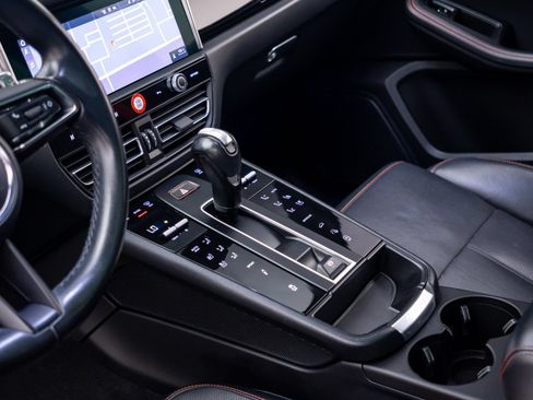Certified 2023 Porsche Macan S AWD/4WD image 13