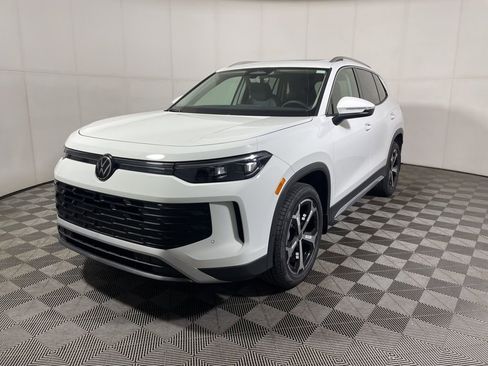 New 2026 Volkswagen Tiguan SE image 4