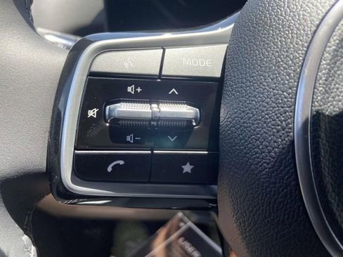 New 2025 Kia Sorento SX Prestige AWD/4WD image 16