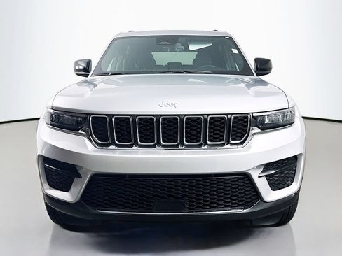 Used 2025 Jeep Grand Cherokee Laredo X w/ Luxury Tech Group I AWD/4WD image 2