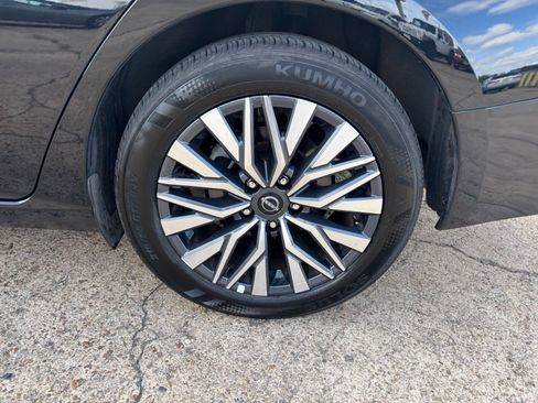 Used 2025 Nissan Altima 2.5 SV FWD image 30