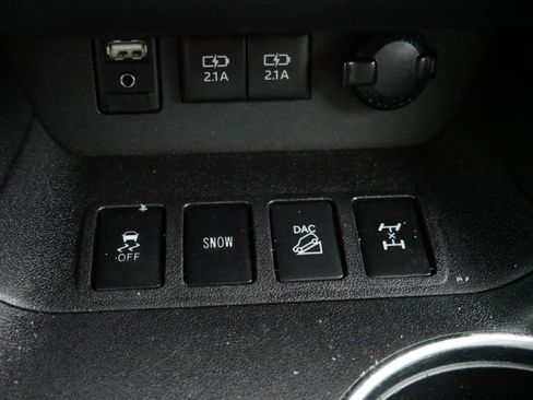 Used 2018 Toyota Highlander XLE image 29